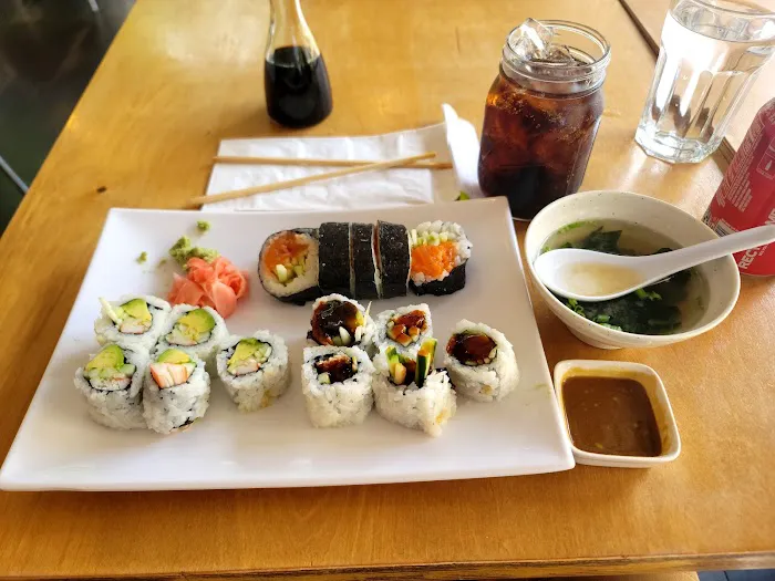 Dib Sushi Bar and Thai Cuisine Picture 3