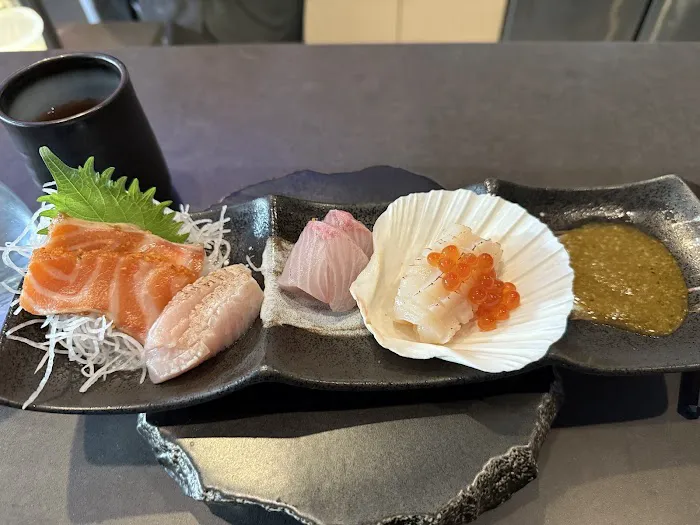 Q Sushi Bar & Omakase Picture 3