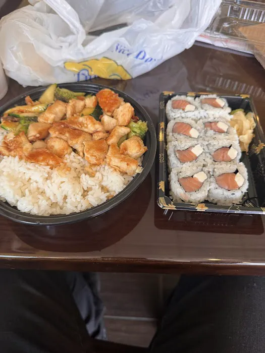 SenKaKu Hibachi and Sushi Picture 7