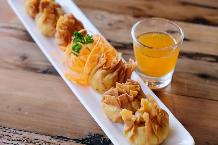 Hands On Thai & Sushi - Irving Park Rd. Picture 6