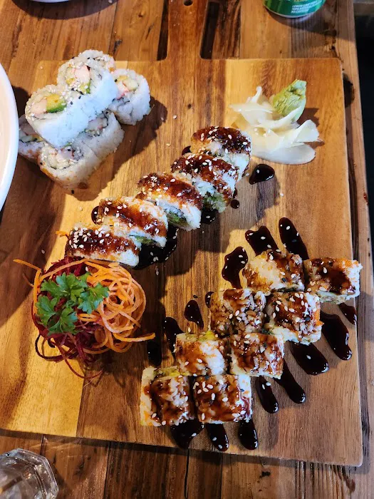 Hands On Thai & Sushi - Irving Park Rd. Picture 8