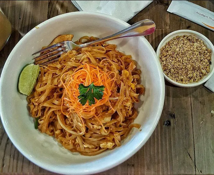 Hands On Thai & Sushi - Irving Park Rd. Picture 5