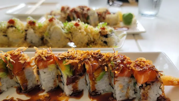 Ruk Sushi & Thai (Milwaukee Ave) Picture 7
