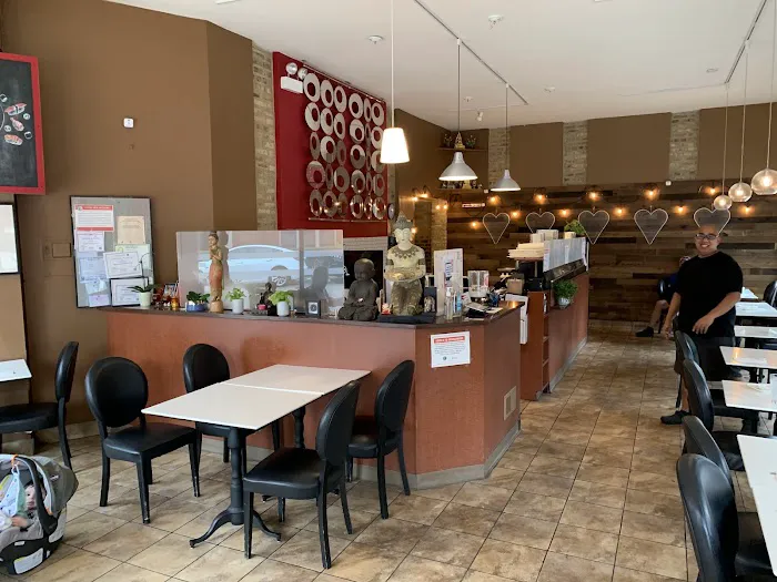 Ruk Sushi & Thai (Milwaukee Ave) Picture 4