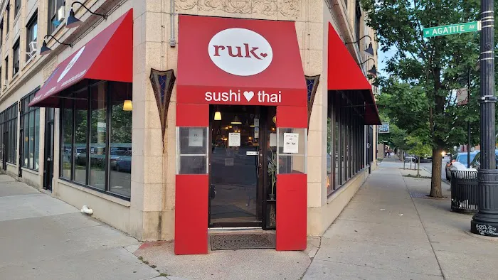 Ruk Sushi & Thai (Milwaukee Ave) Picture 5