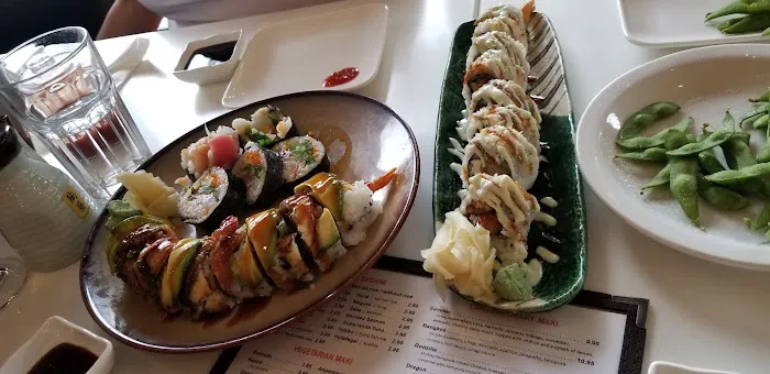 Ruk Sushi & Thai (Milwaukee Ave) Picture 2