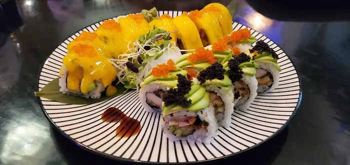 Oki sushi and thai chicago Picture 3