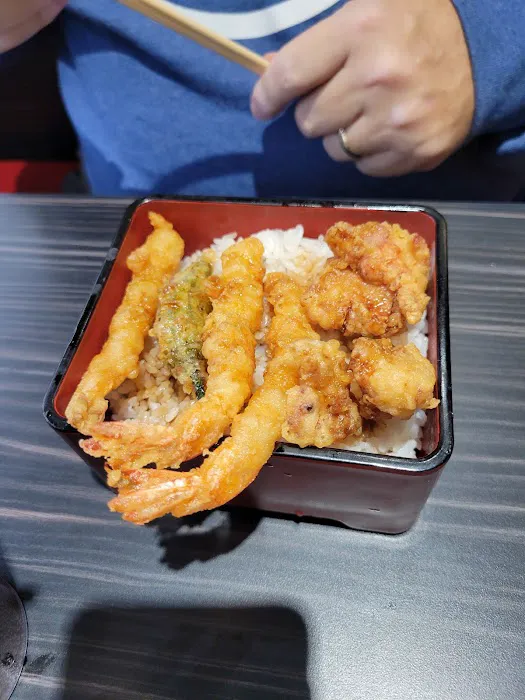 Kura Revolving Sushi Bar Picture 9
