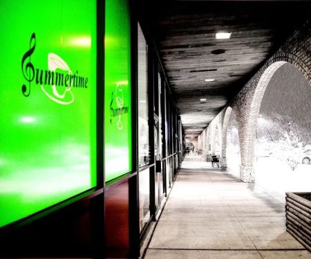 Summertime Jazz Cafe / Lounge