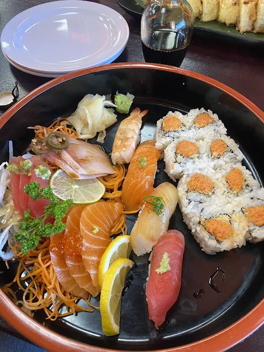 Reeko’s Sushi Bar & Thai Cuisine Picture 1