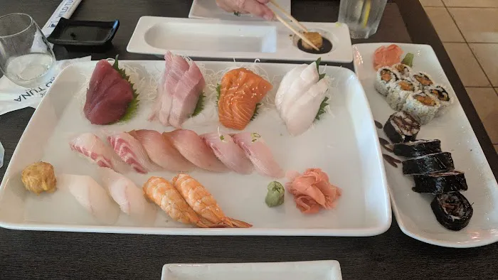 Wild Tuna Sushi + Grill Picture 10