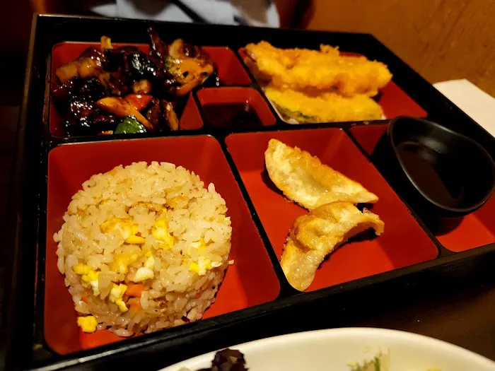 Shu's Sushi Bar & Grill Picture 8