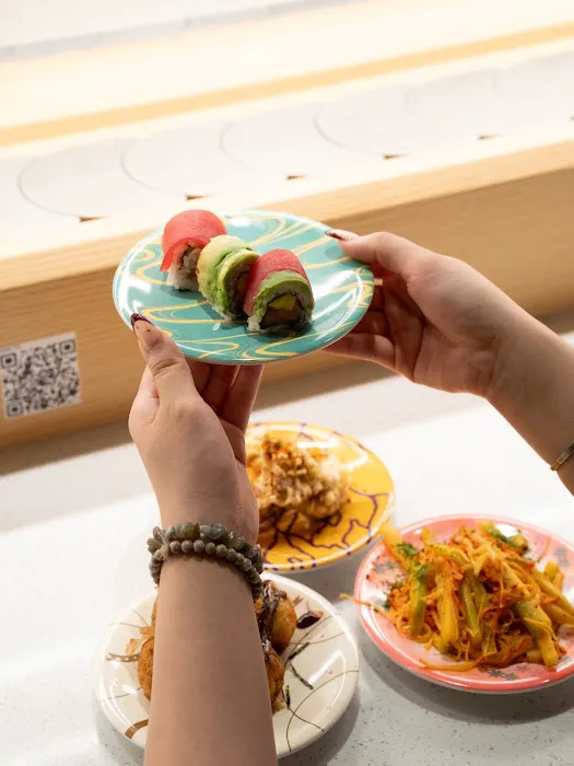 UZU Revolving Sushi Picture 1