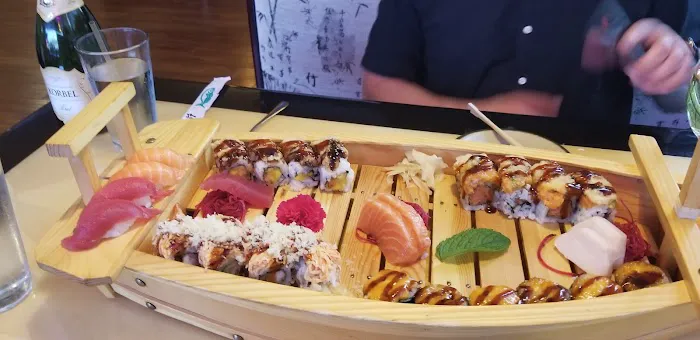 Akitas Sushi Picture 6