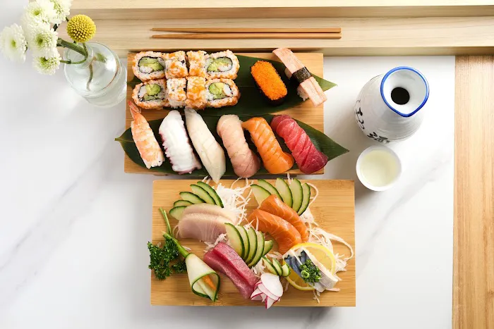 Lakeview Pearl Sushi Bar & Asian Bistro Picture 6