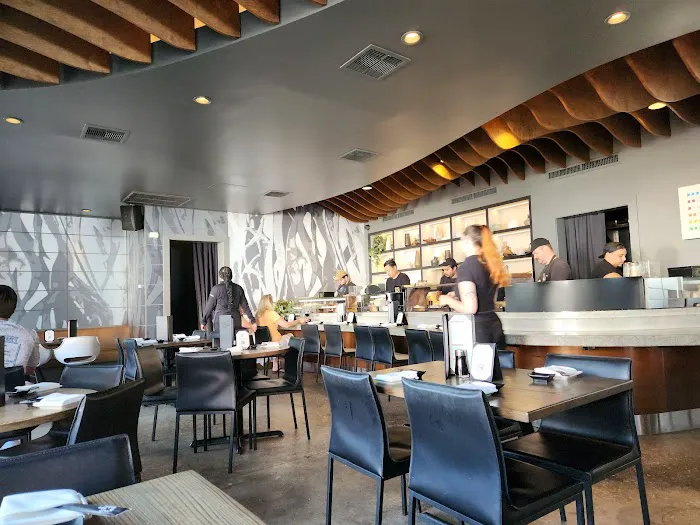 Rock-n-Sake Bar & Sushi Picture 6