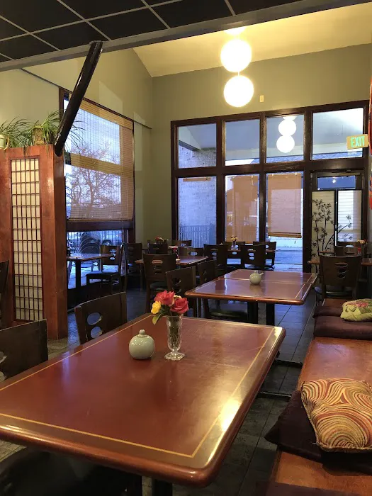 Yurihana Sushi Bar & Pan-Asian Cuisine Picture 1