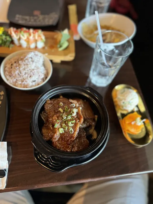 Kiwa Asian Kitchen Sushi, Korean, Bar & Boba Picture 5