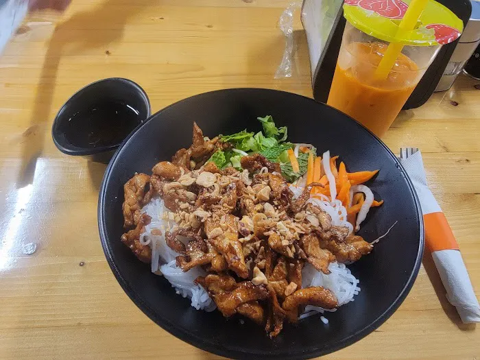 Poke Island Plus Vietnamese Cuisine, Sushi & Boba Picture 6