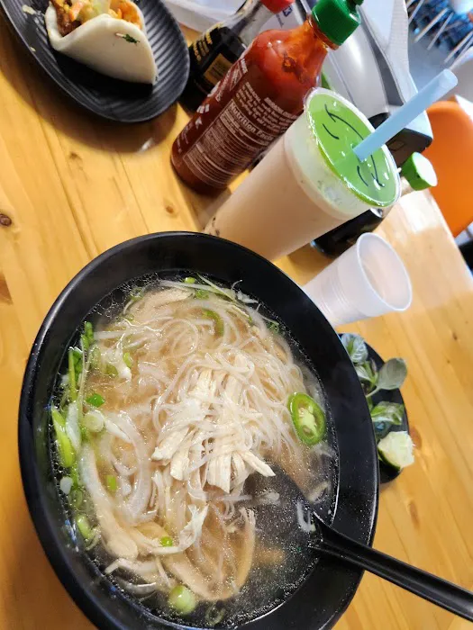 Poke Island Plus Vietnamese Cuisine, Sushi & Boba Picture 3