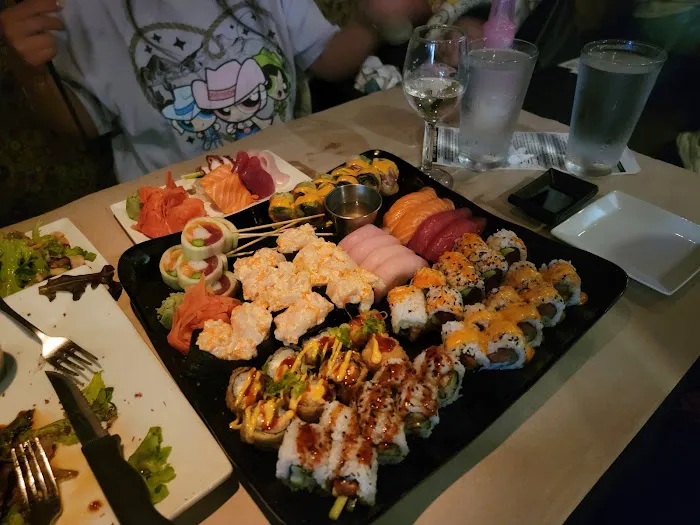 Hot Tuna Sushi Bar and Grille Picture 4