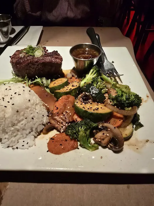 Hot Tuna Sushi Bar and Grille Picture 10