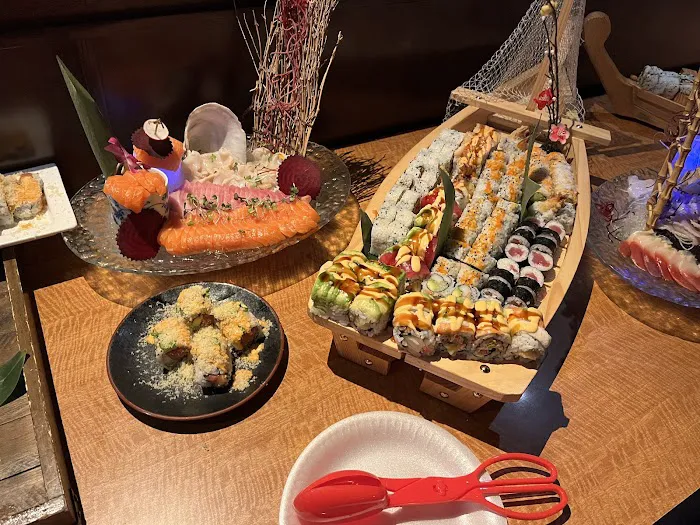 Tsunami Sushi & Hibachi Grill Picture 10
