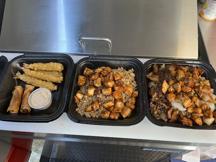 T&T Hibachi and Sushi Food Truck Picture 4