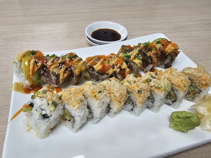 Fusión Sushi & Pho Picture 2