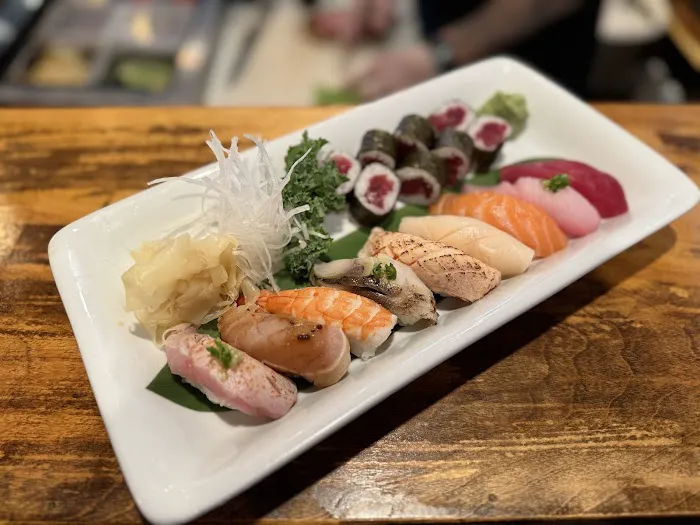 Utamaro Sushi Bar Picture 9