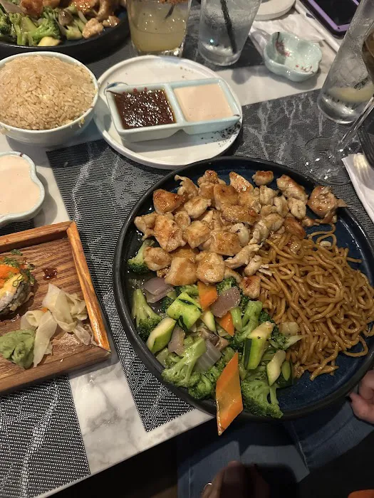Fin Sushi & Grill Picture 3