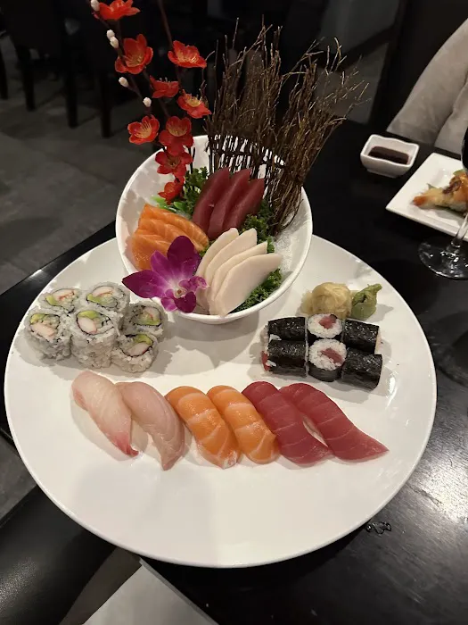 Maguro Sushi & Steak House Picture 8