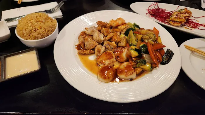 Maguro Sushi & Steak House Picture 2