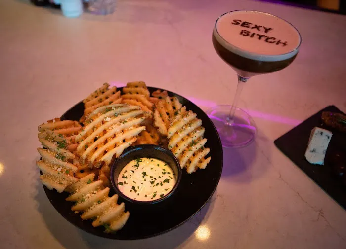 District Sushi Bar Picture 9