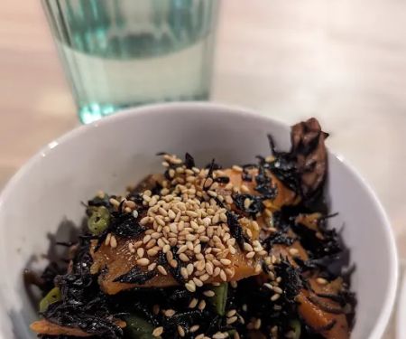 sankaku onigiri cafe & bar