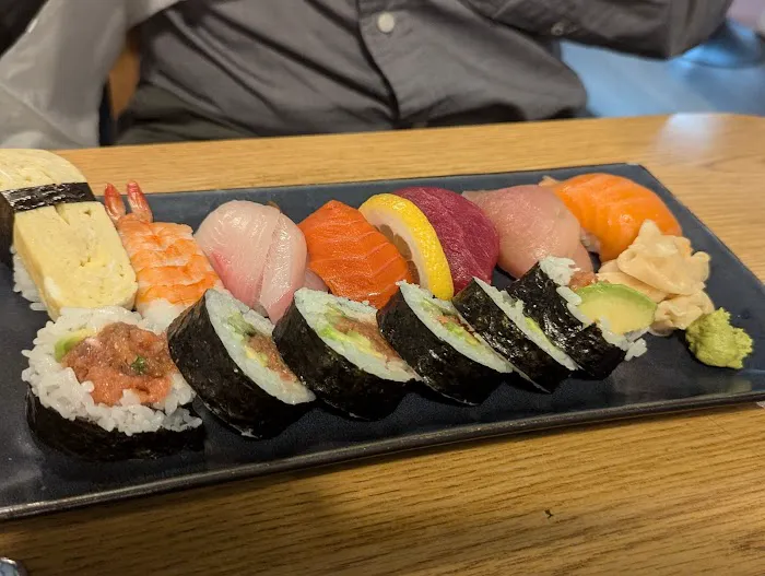 Daimonji Sushi & Grill Picture 4