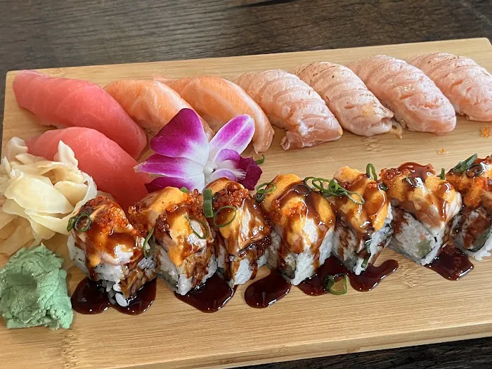 Hanari Sushi & Ramen &Wok Picture 4