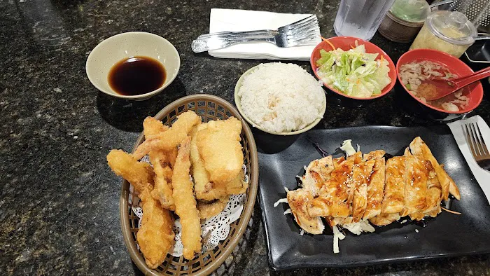 Sakura Japanese Steakhouse and Sushi Bar Picture 6