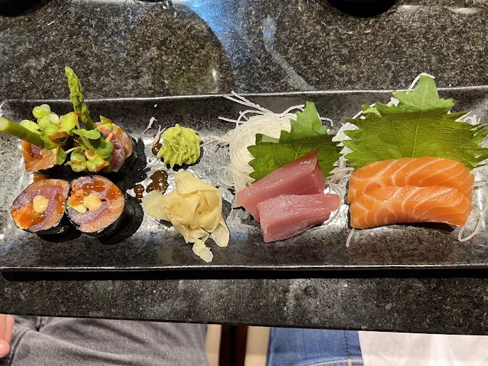 De Asian (Sushi Bar and Asian Fusion) Picture 8