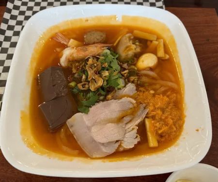 Que Ta Banh Canh Trang Bang