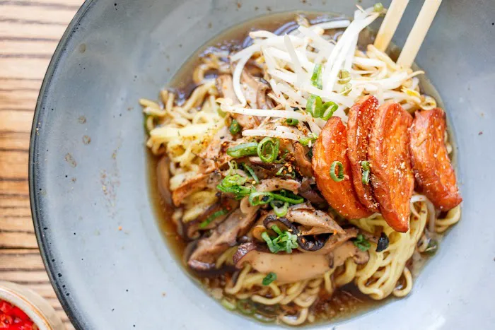 NASHi NOODLES Picture 2