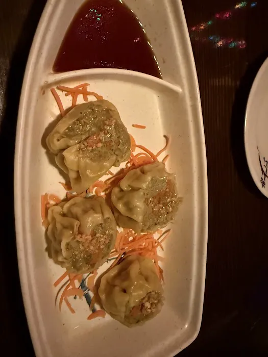 Hai's Sushi & Pho Picture 1