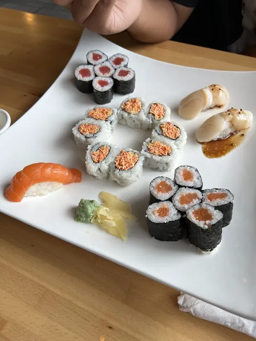 Oishi Asian Fusion | Ramen| Sushi| Tea Picture 4