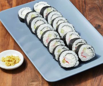 How Much in a Roll at a Japanese Restaurant? Portion Guide & Tips