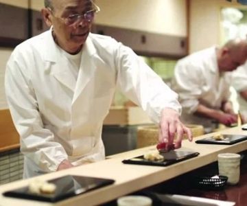 Do Japanese Restaurants Have Maître d’s? Exploring Service Culture and Hospitality