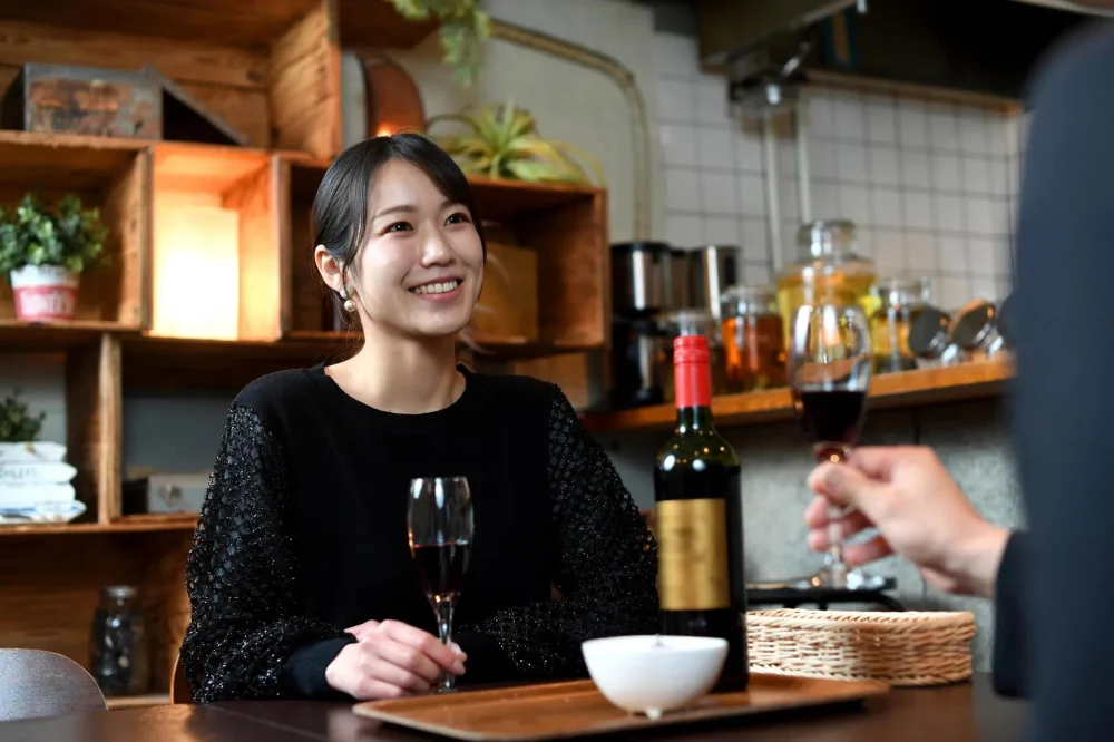 How to Say Restaurant Employee in Japanese: Useful Words and Real-World Usage