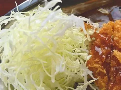 What Kind of Cabbage Japanese Restaurants Use in Traditional Dishes
