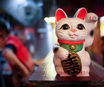 Why Are There Waving Cat Figurines in Japanese Restaurants?