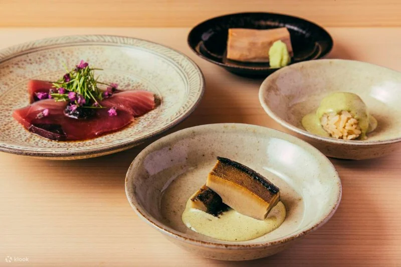 How to Ask for Water in a Japanese Restaurant: Etiquette & Phrases