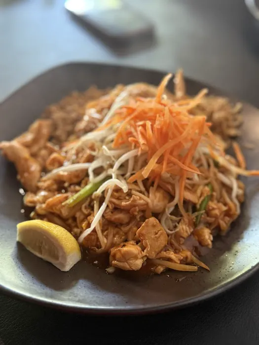 EAV Thai and Sushi Picture 4
